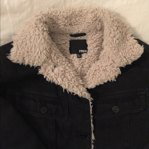 Aritzia Jackets & Blazers - Aritzia Wilfred Free Sherpa trucker jacket